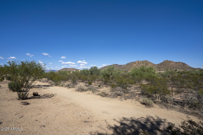 via_de_pedro_miguel_neighborhood_06