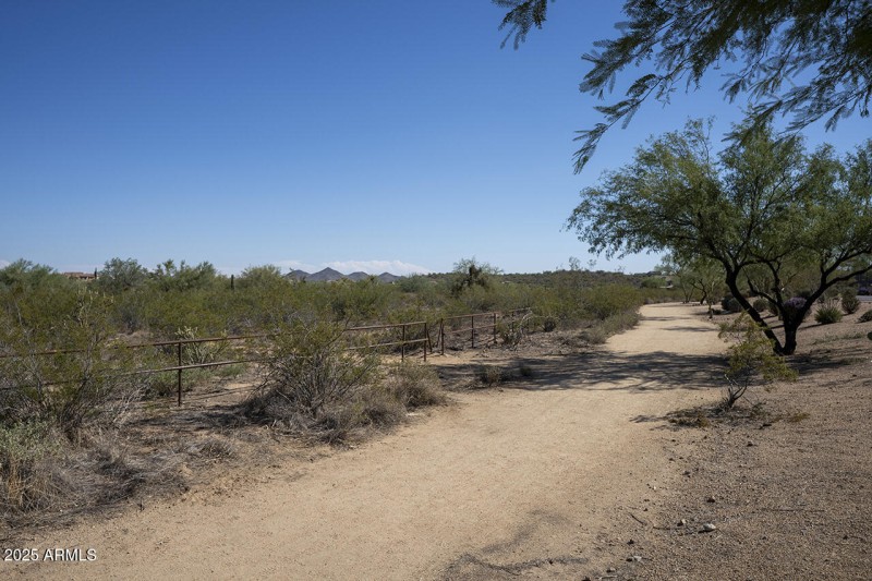 via_de_pedro_miguel_neighborhood_07