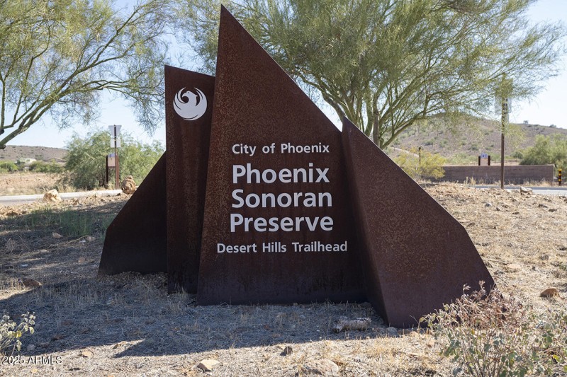 via_de_pedro_miguel_neighborhood_08