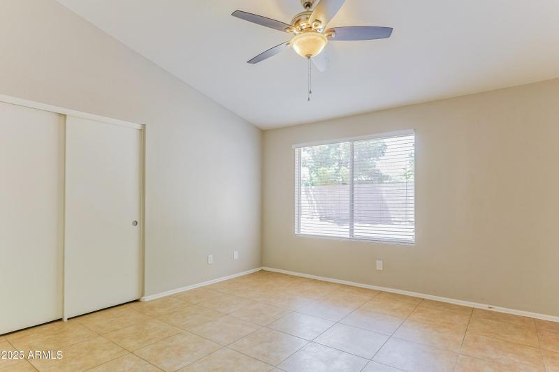 024-photo-bedroom-12948002