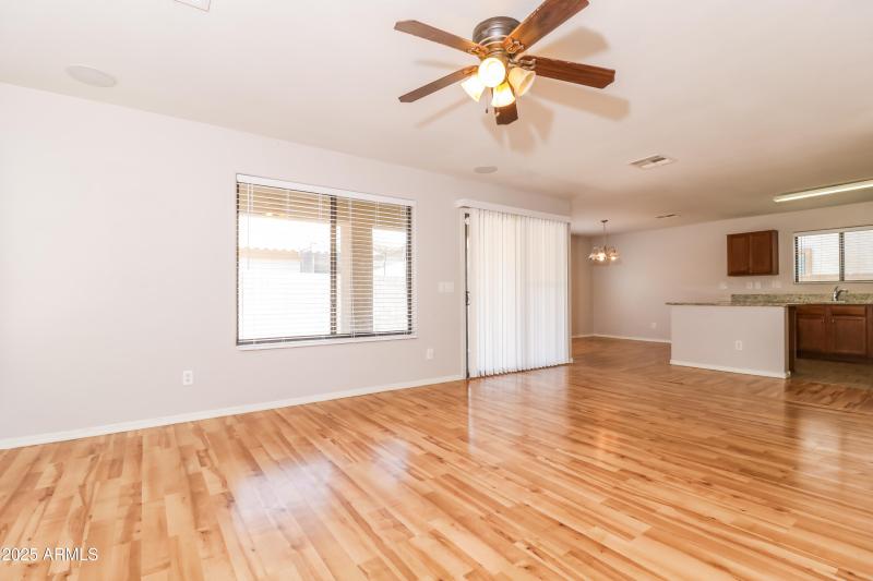 003-photo-living-room-8343345