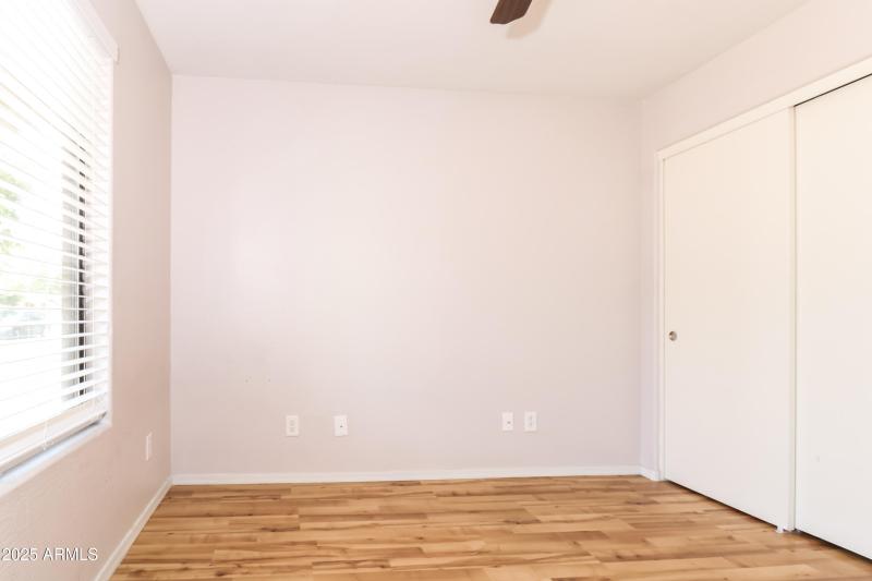 008-photo-office-8343348