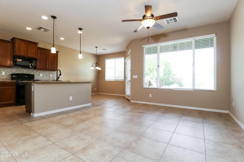 004-photo-living-room-11029954