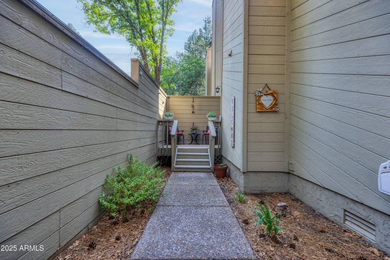 009_photo9_3723_crown_dancer_dr._pt_kari