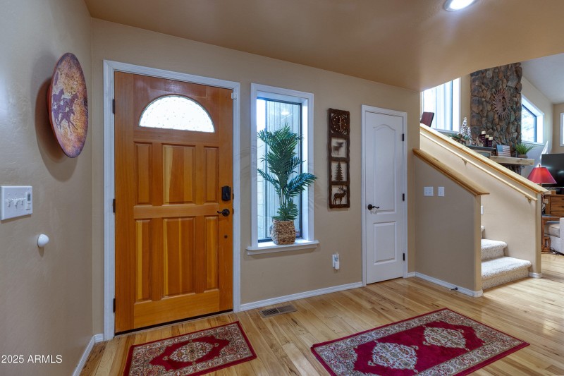 012_photo12_3723_crown_dancer_dr._pt_kar