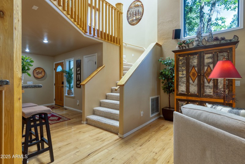 031_photo31_3723_crown_dancer_dr._pt_kar