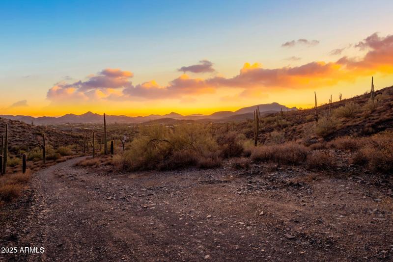 20 acres in Cave Creek