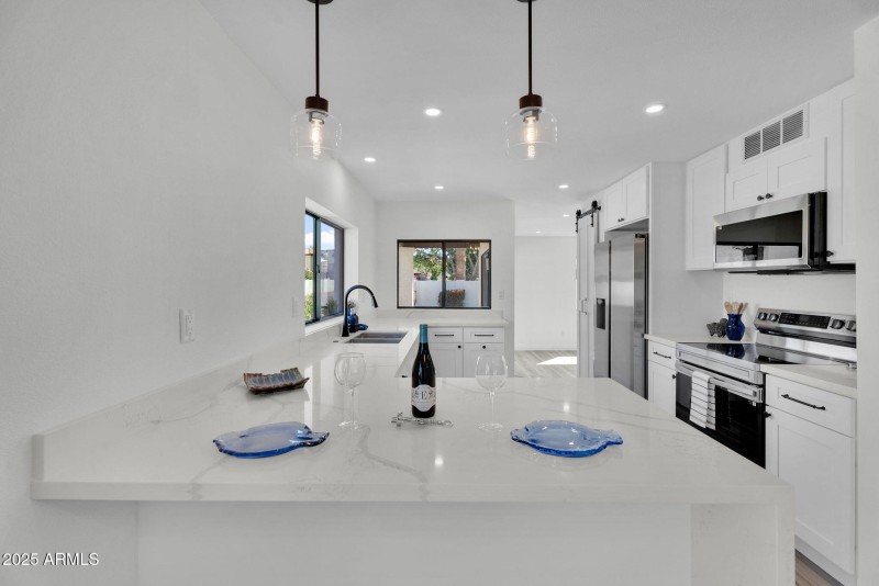 14-web-or-mls-4727 E Euclid Ave -16