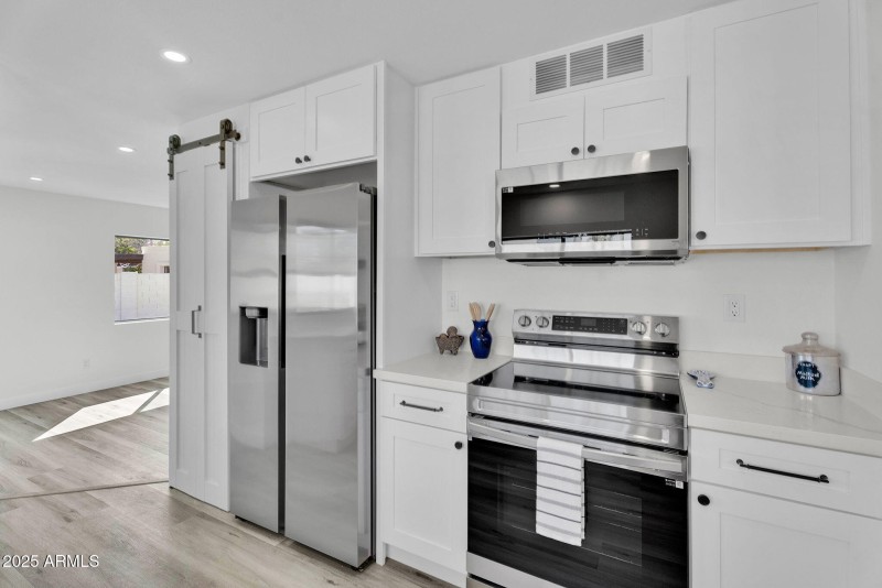 15-web-or-mls-4727 E Euclid Ave -17