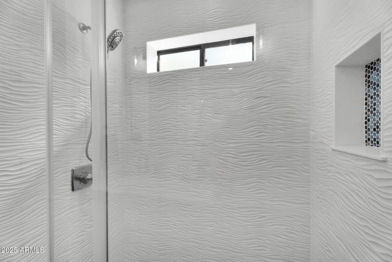 27-web-or-mls-4727 E Euclid Ave -29