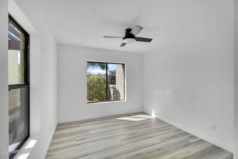 32-web-or-mls-4727 E Euclid Ave -32