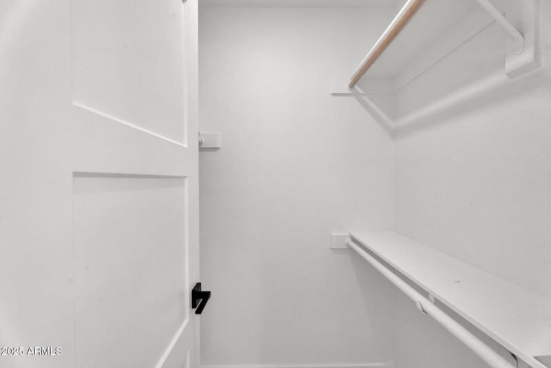 37-web-or-mls-4727 E Euclid Ave -37