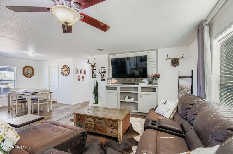 32807 N 225th Ave - Web Quality - 009 -