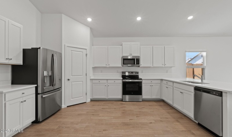 MR Lot #69 Kitchen 3 (Large)