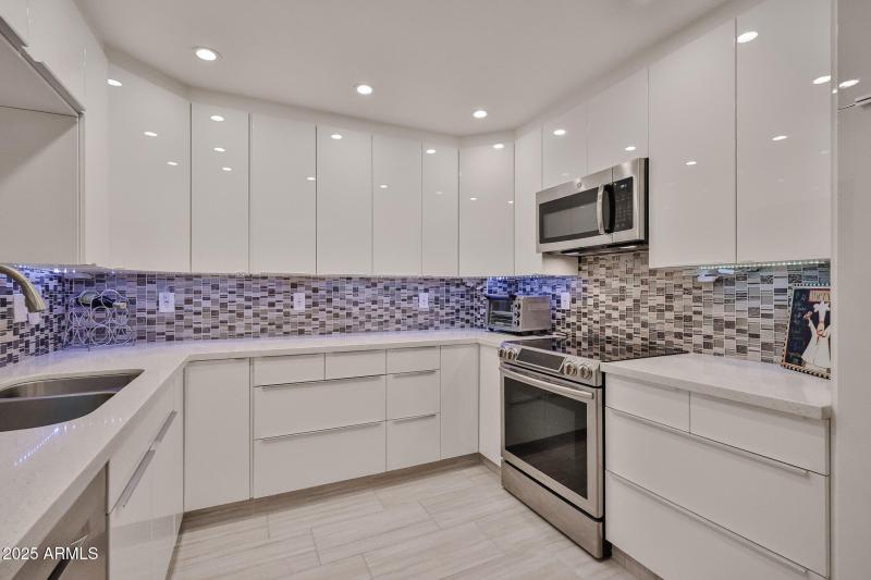 Kitchen under cabinet lighting