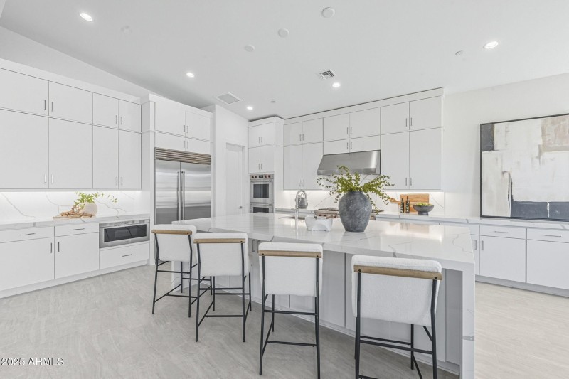 Breakfast Bar with Quartz Countertops