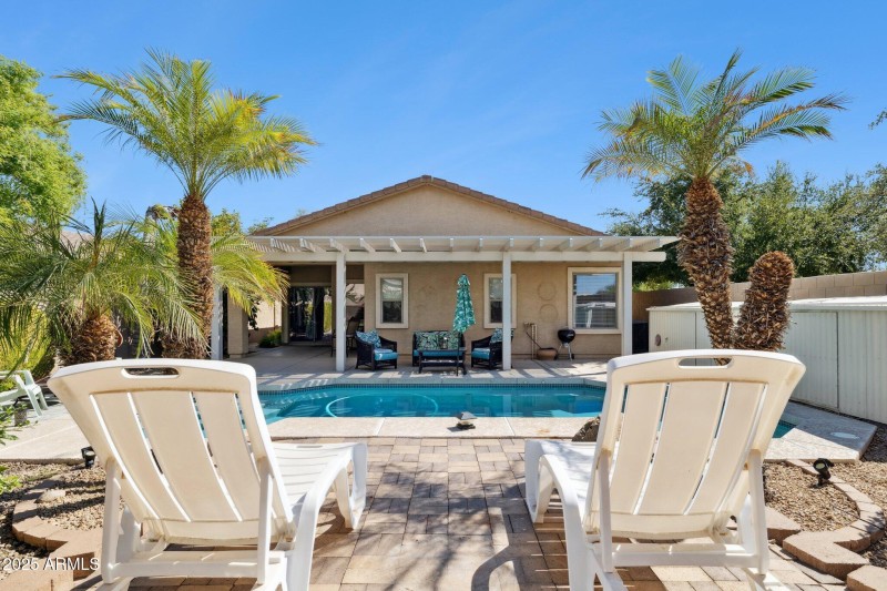 POOL OASIS