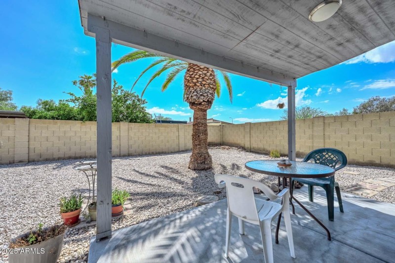 Patio Retreat – Shaded Outdoor Living