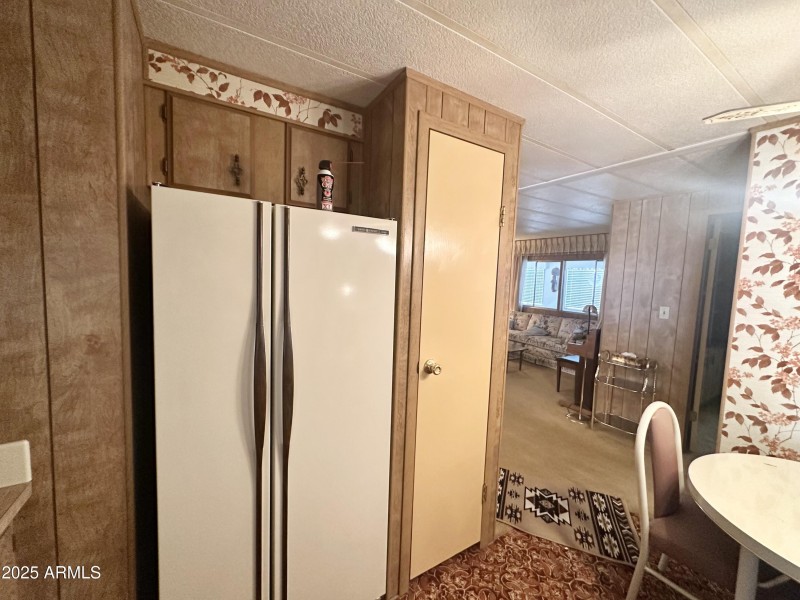SIDE BY SIDE FRIDGE/PANTRY
