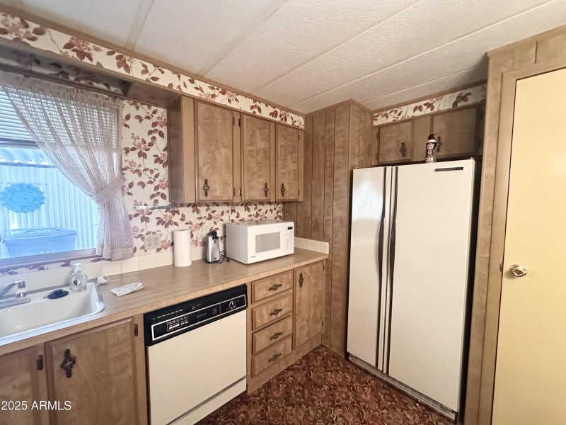 YES! A FULL SIZE DISHWASHER!