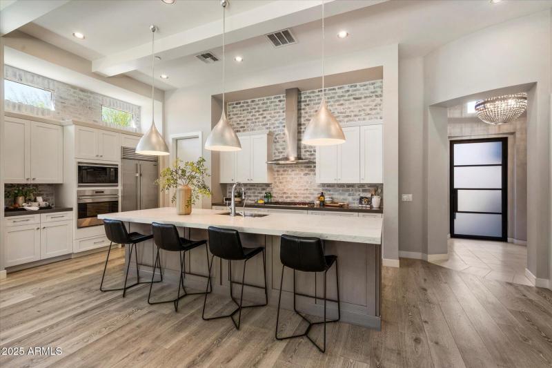 Kitchen Island/Breakfast Bar