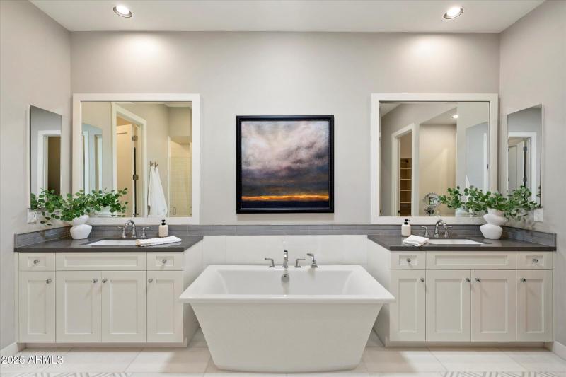 Ensuite Master Bathroom