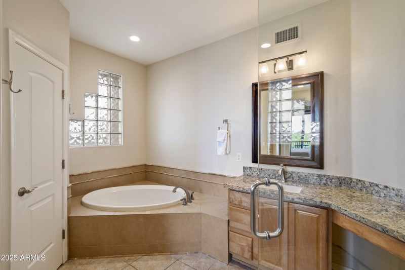 Primary BA - main level tub