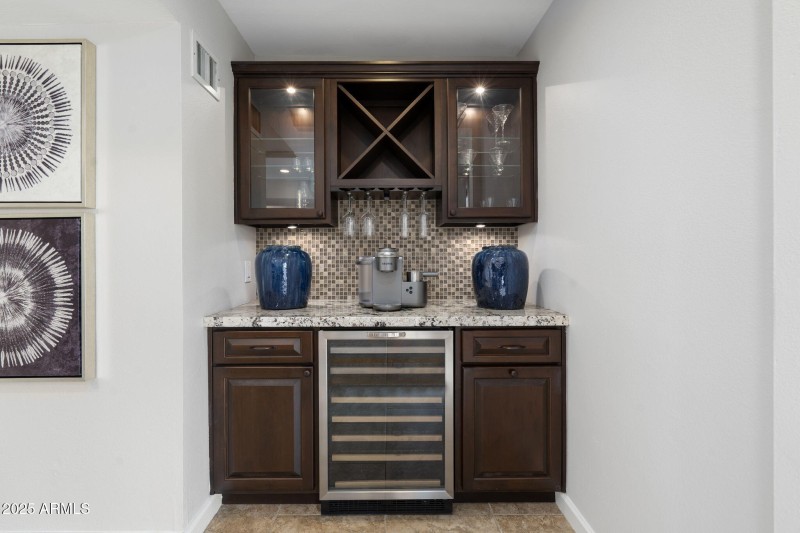 42-web-or-mls-QVB07543