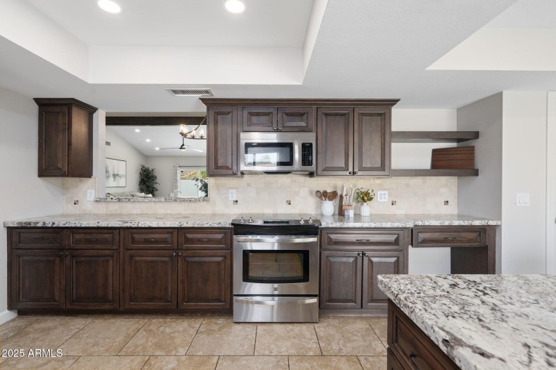 44-web-or-mls-QVB07554