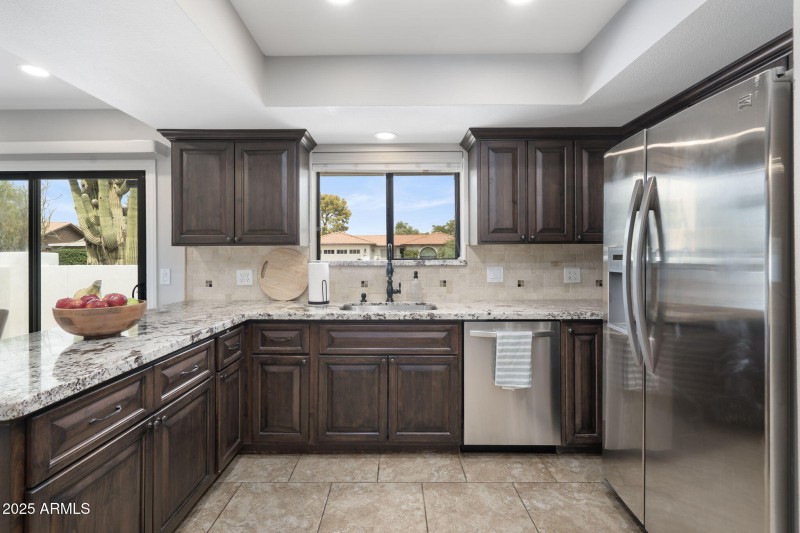 45-web-or-mls-QVB07558