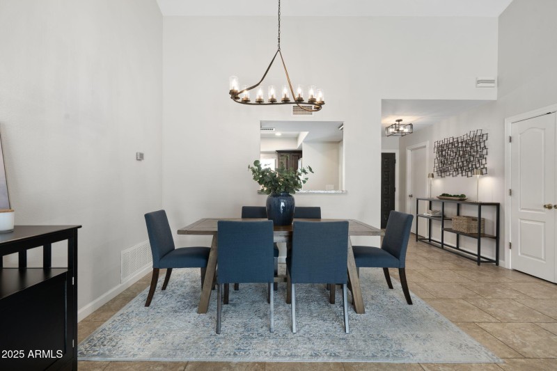 35-web-or-mls-QVB07512