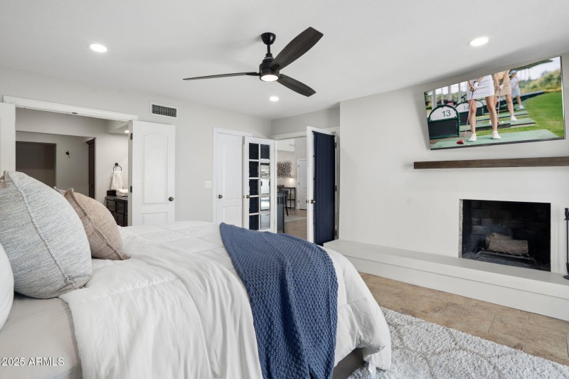 23-web-or-mls-QVB07440