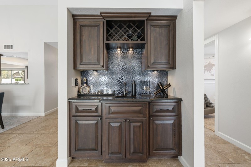 32-web-or-mls-QVB07497