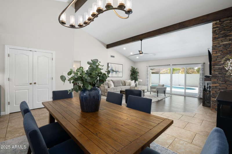 11-web-or-mls-QVB07388