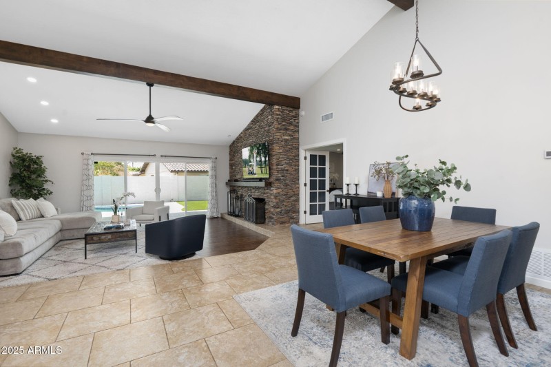 12-web-or-mls-QVB07392