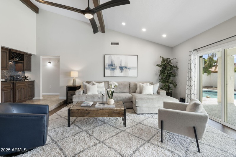 14-web-or-mls-QVB07400