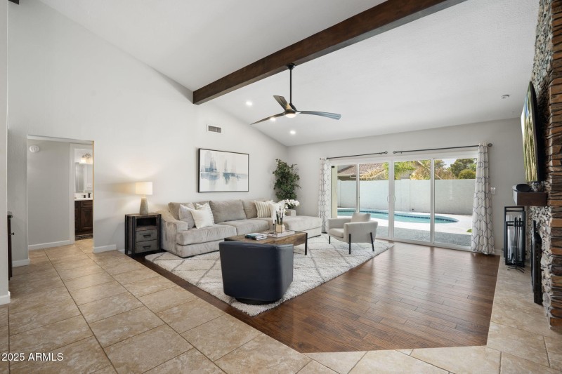 15-web-or-mls-QVB07405