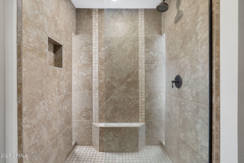 17-web-or-mls-QVB07412