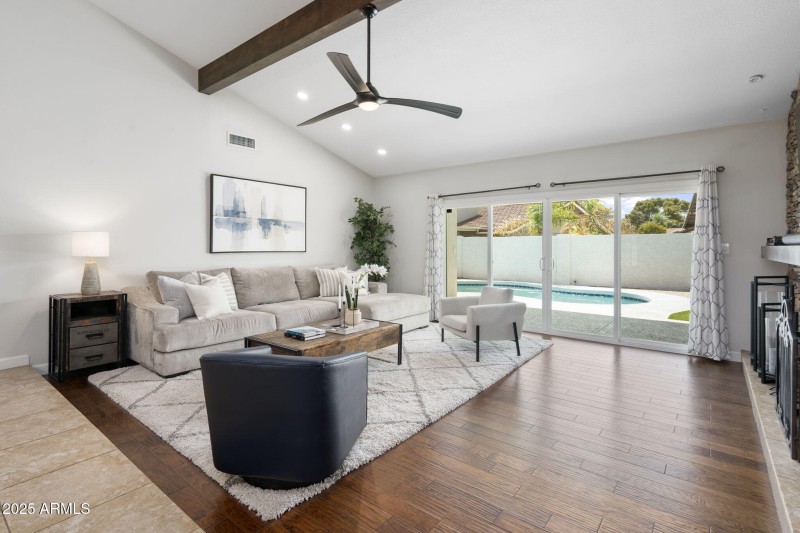 8-web-or-mls-QVB07351