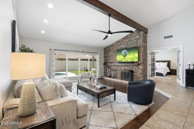 9-web-or-mls-QVB07373