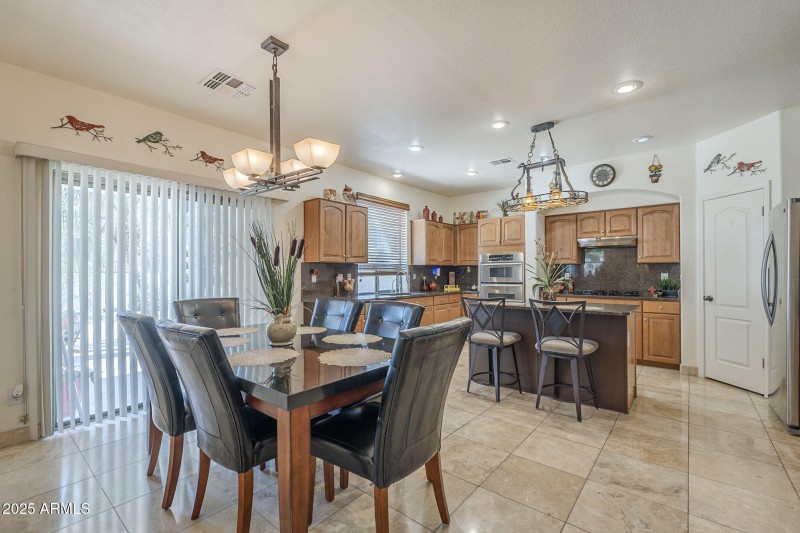 15-Kitchen and dining areas