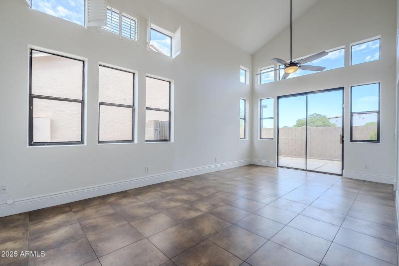 9-web-or-mls-Lindsay-9