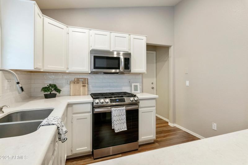 1281 E-010-024-DLB 5208-MLS_Size