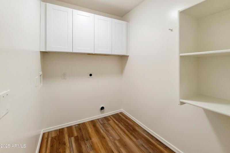 Laundry w/Storage