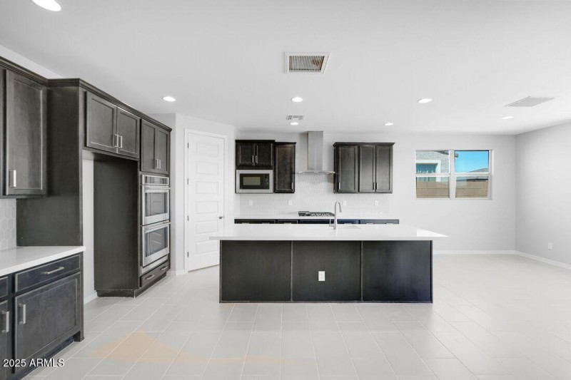 17118 W HACKAMORE Drive - Ready Now!