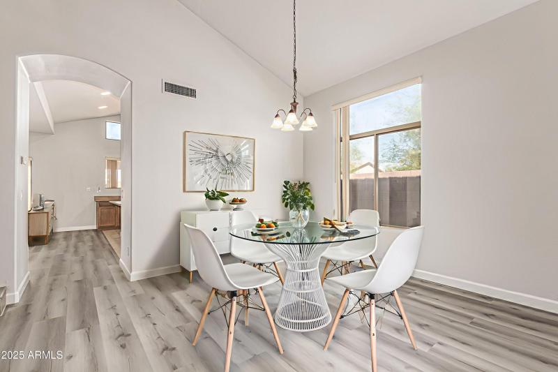 09-Meadowbrook - Dining Room - Scandinav