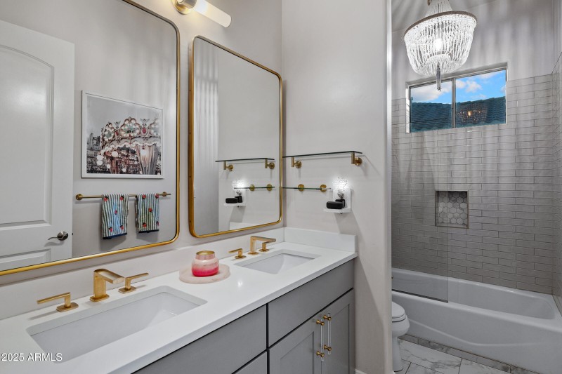 Full bath for bed 2 and 3