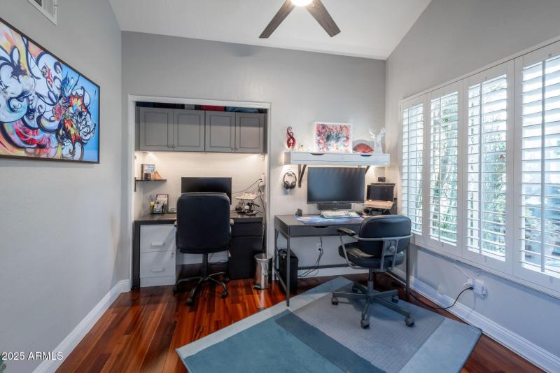 Office / 3rd Bedroom !