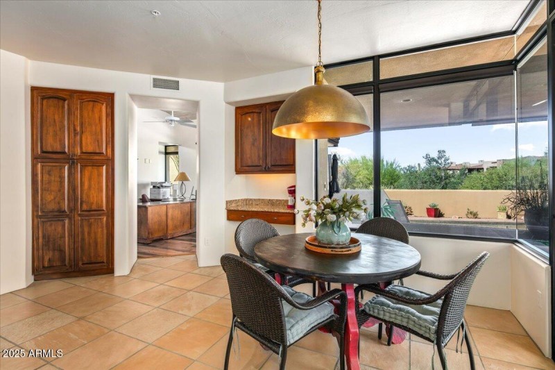 02-Breakfast Nook To Office