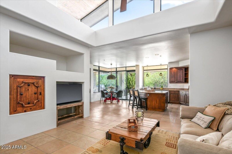 07-Family Room Views